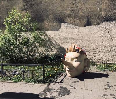 На Васильевском острове обнаружили загадочную голову Буратино