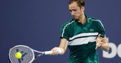 Теннисист Медведев впервые пробился во второй круг "Ролан Гаррос"