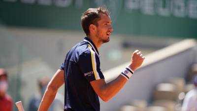 Медведев впервые в карьере выиграл стартовый матч Roland Garros