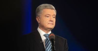 “Слуги” лоббируют интересы телеканалов, которым “тяжело снимать сериалы на украинском” – Порошенко