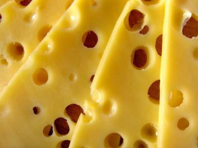 Жителей России предупредили о росте цен на сыр и мороженое из-за обязательной маркировки
