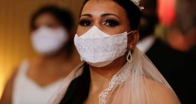 Бразильцы устали ждать и массово бракосочетались в пику коронавирусу․ Фотолента