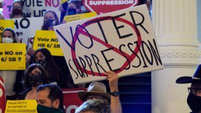 Демократы бойкотировали голосование об ужесточении правил проведения выборов в Техасе
