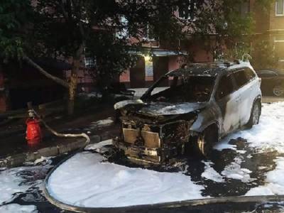 В Николаеве сожгли автомобиль полицейского начальника