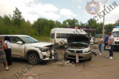 Три человека пострадали в ДТП с двумя легковушками в Донском
