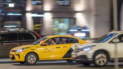 В профсоюзе московских таксистов рассказали, как формируется тариф на такси с детским креслом