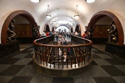 Работа некоторых станций метро Москвы изменится 4 мая из-за репетиции парада Победы
