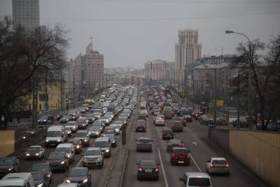Гидрометцентр предупредил москвичей о жёлтом уровне погодной опасности во вторник
