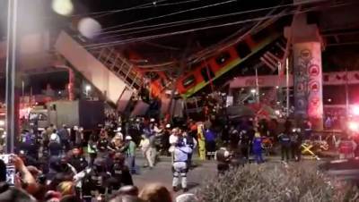 В Мехико обрушился метромост вместе с поездом – более десяти погибших