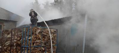 В Олонецком районе Карелии сгорела сушильная камера с пиломатериалами (ФОТО и ВИДЕО)