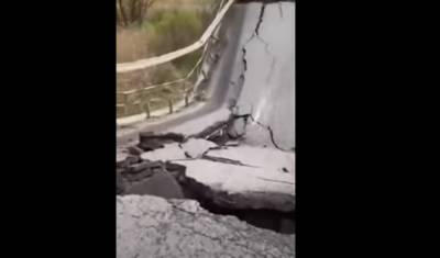 Мост рухнул перед носом у людей на Львовщине: кадры с места ЧП