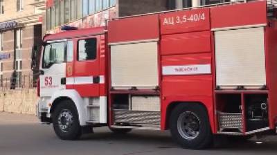 Сотрудники МЧС ликвидировали пожар в ангаре в Невском районе Петербурга