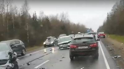 Массовая авария на трассе "Кола" стала причиной 25-километровой пробки