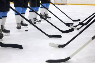 Сборная России по хоккею сыграет с командой Финляндии в полуфинале юниорского ЧМ-2021