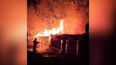 В Воронеже у жилых домов произошёл крупный пожар: появилось видео