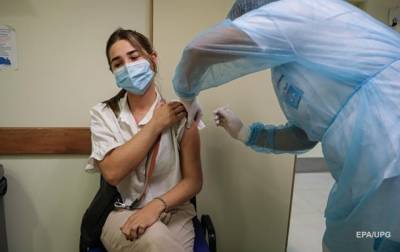 Вакцинацию от коронавируса приостановили в 10 областях Украины