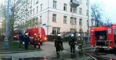 Двое пострадавших при пожаре в гостинице на юго-востоке Москвы умерли в больнице