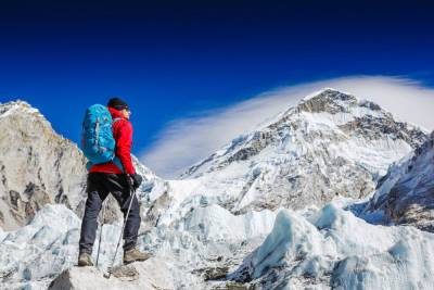 Коронавирус пришел к альпинистам на Эверест