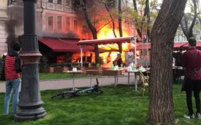 В Одессе вспыхнул ресторан, людей срочно эвакуировали: кадры с места ЧП