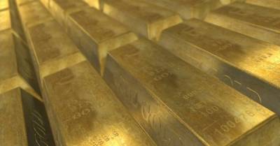 Мировые цены на золото в I квартале упали почти на четверть
