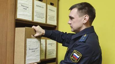 Женщина получила 50 тыс. рублей от продуктового магазина за удар металлическими воротами