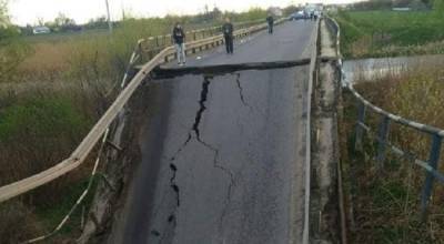 Во Львовской области Украины обрушился автомобильный мост