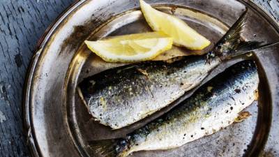 Диетолог посоветовал заедать жареную рыбу халвой