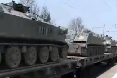 Возле границы Украины зафиксировано движение большого количества танков
