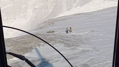 Спасатели нашли тела двоих погибших под лавиной в Бурятии туристов