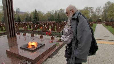 Вассерман провел экскурсию по Преобреженскому кладбищу