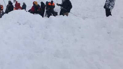 Спасатели нашли тела двух погибших под лавиной в горах Бурятии