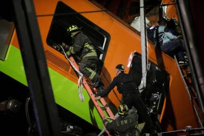 Спасатели завершили поиск выживших на месте обрушения метромоста в Мехико