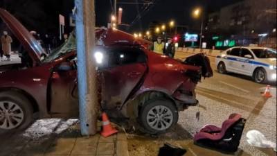 Водитель иномарки погиб в ночном ДТП в Новосибирске