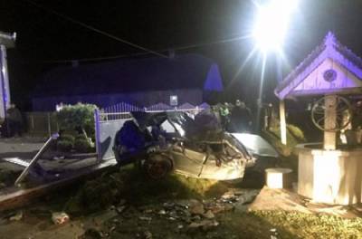 Страшное ДТП под Черновцами: ВАЗ вылетел с дороги и перевернулся, водитель погиб