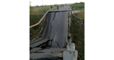 На трассе Львов - Луцк обвалился мост: о возможном ЧП предупреждали заранее (фото, видео)