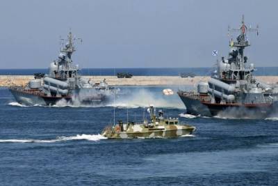 Россия блокировала подступы к Крыму военным флотом из 20 кораблей