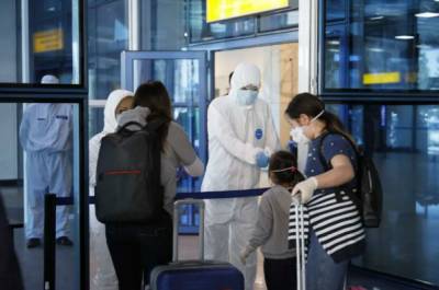 Казахстан вводит карантин для прибывающих из Индии