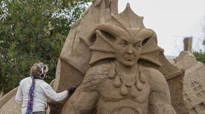 ФОТОФАКТ: Анталья готовится к Фестивалю песчаных скульптур