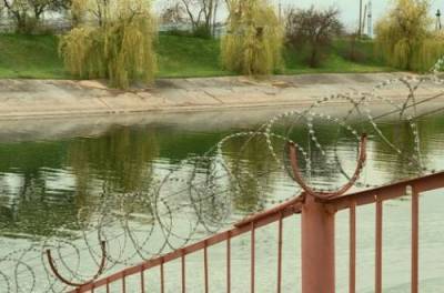Дамба, перекрывающая воду в Крым, разрушается– СМИ