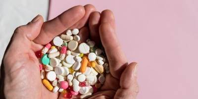 В Каменском 17-летняя девушка из 31 школы выпила 40 таблеток парацетамола и попала в реанимацию - ТЕЛЕГРАФ