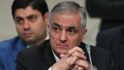 И.о. вице-премьера Армении вакцинировался от COVID-19 «Спутником V»