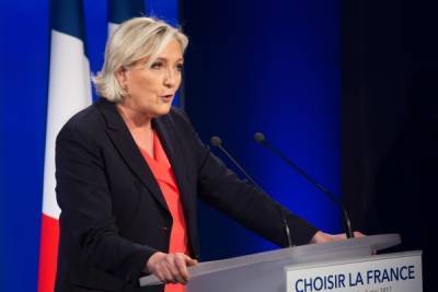 Суд во Франции оправдал Ле Пен по делу о публикации фотографий террористов