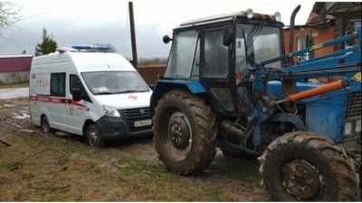 В Чувашии трактор пришел на помощь "скорой"