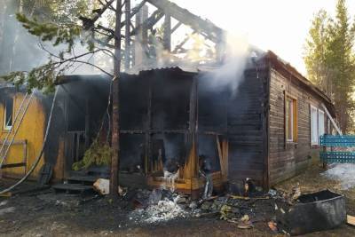 В Карелии во время пожара в деревянном доме пострадал человек