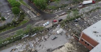Поваленные деревья и разрушенные дома: в США два человека погибли при разрушительном торнадо