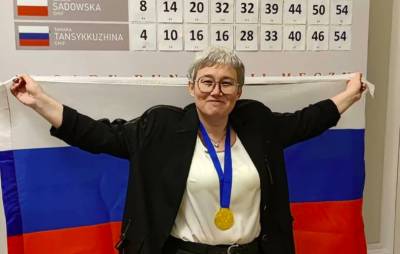 «В Госдуму пойдет тетя теперь, не иначе»: Уткин прокомментировал фото Тансыккужиной с флагом