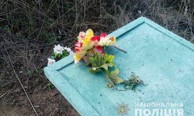 В Донецкой области мужчина пришел на кладбище почтить память предков и погиб от разрыва мины