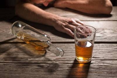 Чтобы перестал злоупотреблять алкоголем: на Житомирщине молодчики до смерти избили мужчину
