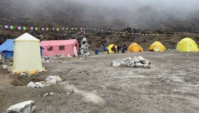 Группа туристов из России застряла в базовом лагере у Эвереста из-за локдауна в Непале