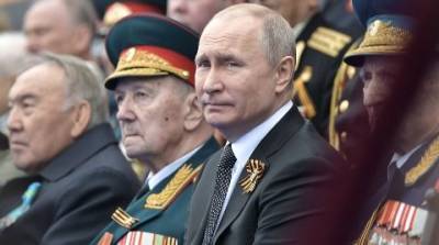 Парад Победы станет демонстрацией полной изоляции России, — историк Зубов